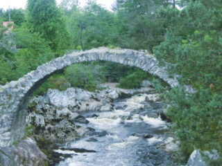 300年前に作られた石の橋 The coffin Bridge
